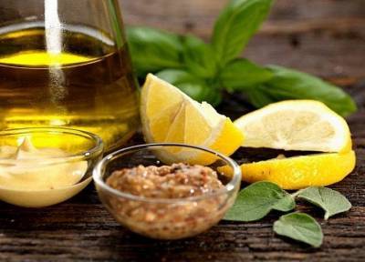 Помогут лимонный сок и настой шалфея: народный рецепт от простуды на губах