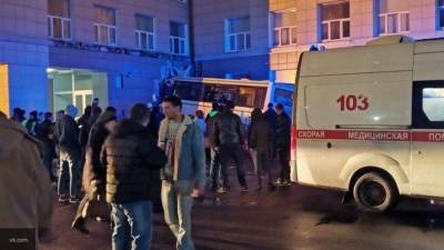 Водитель автобуса погиб после столкновения со зданием в Великом Новгороде
