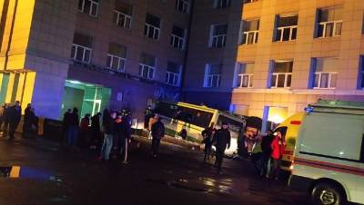 В Великом Новгороде пассажирский автобус протаранил здание университета