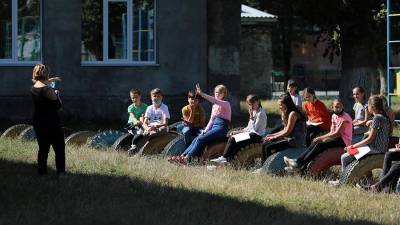 В Чернигове прошла акция протеста родителей против дистанционной учебы