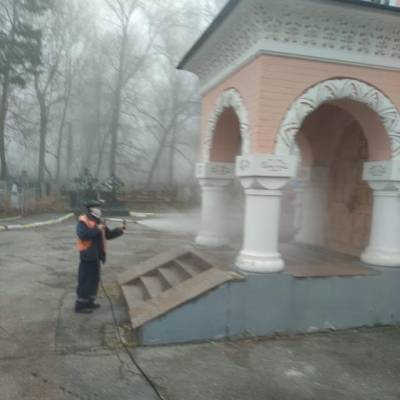В Ульяновске продезинфицировали остановки и территории около храмов