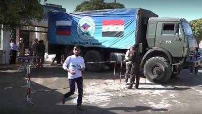 Российские военные доставили гуманитарную помощь в сирийский Абу-Джрейн