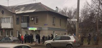 В Кемерове в аптеку выстроилась очередь в 50 человек
