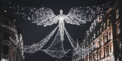 Рождественскую иллюминацию в Лондоне посвятили врачам