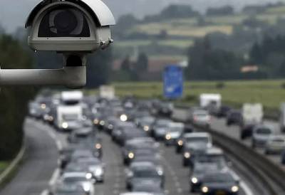 Камеры видеофиксации на дорогах в России предложили оборудовать проблесковыми маячками