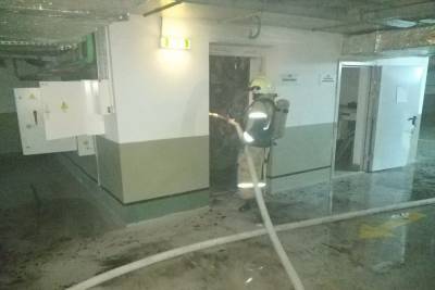В паркинге БЦ Сенат в Екатеринбурге произошел пожар