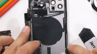 Смартфон iPhone 12 Pro разобрали и нашли внутри много магнитов MagSafe