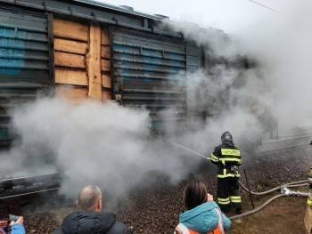 В Бабаевском районе в проходящем поезде загорелся вагон