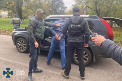 В Украине на взятках задержали несколько топ-чиновников