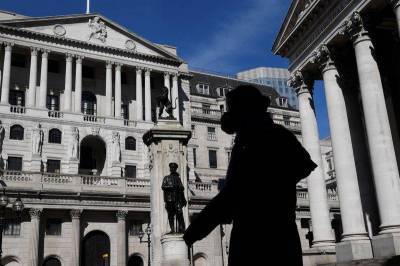Банк Англии сохранил уровень ставки, расширил покупку активов