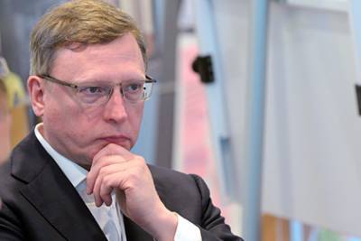 Омский губернатор объяснил лечение коронавируса в Москве