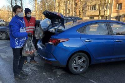 Губернатор Смоленской области поручил передать служебные авто волонтерам