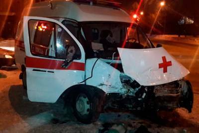Медики погибли в ДТП со скорой и грузовиком на российской трассе