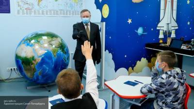 Большинство петербуржцев проголосовали за очное обучение в школах