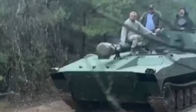 "А на передовую слабо?": зять Нины Матвиенко поехал на танке за грибами и разозлил украинцев