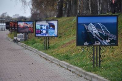 В Костроме на Волжской набережной открылась фотовыставка под открытым небом