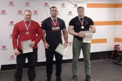 Сотрудник псковской колонии стал призером в чемпионате по тяжелой атлетике
