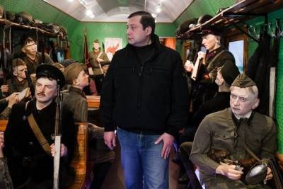 Алексей Островский посетил приехавший в Смоленск Поезд Победы