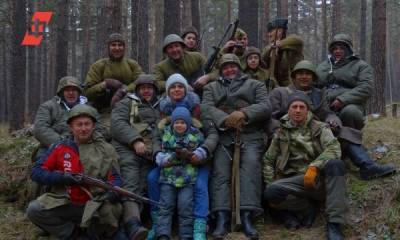 В Иркутске военные реконструкторы провели мероприятие ко Дню народного единства. Впервые мероприятие прошло без зрителей
