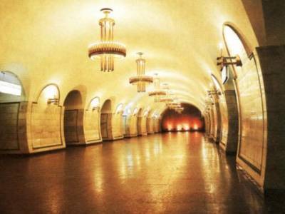 В Киеве закрыли на вход и на выход две станции метро: полиция проверяет информацию о минировании
