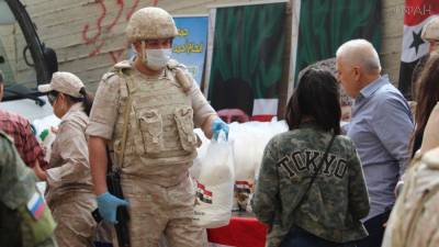 Российские военные доставили гуманитарную помощь в пригород Дамаска