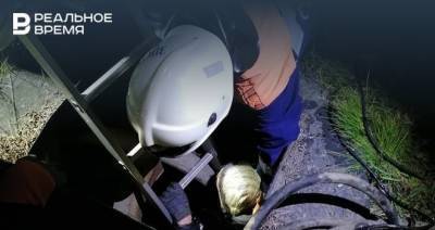 В Казани спасатели вытащили мужчину из трехметрового колодца