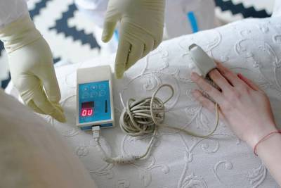 Пульмонолог рассказал, кому нужен прибор для измерения уровня кислорода в крови