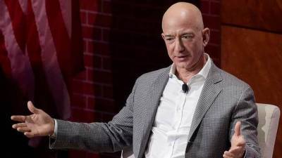 Безос продал миллион акций Amazon на $3 миллиарда