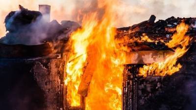 Многодетная семья погибла при пожаре в частном доме под Новосибирском