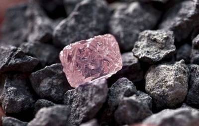 Самый большой рудник розовых алмазов прекратил существование