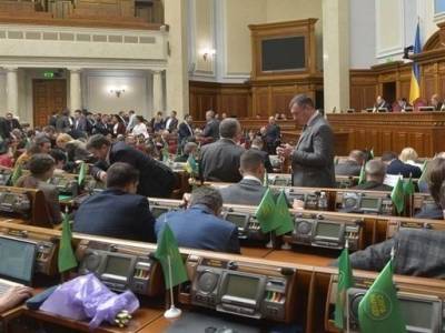 Депутатам "Слуги народа" раздали шпаргалки, как комментировать увеличение дефицита бюджета и выделение средств на МВД