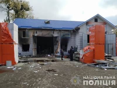 На Киевщине в строительном магазине произошел взрыв: двое пострадавших