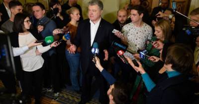 Петр Порошенко призвал парламент немедленно возобновить действие антикоррупционных законов