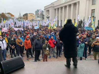 Украинские предприниматели угрожают перекрыть дороги по всей стране