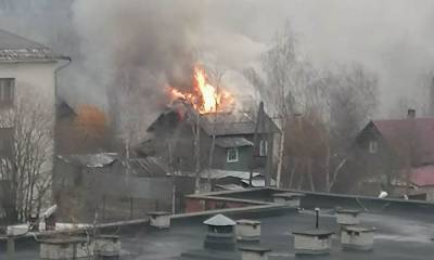Дом загорелся в Петрозаводске