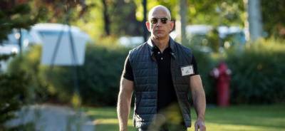 Зачем Джефф Безос избавляется от акций Amazon?