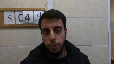 Одного из близнецов-дагестанцев арестовали на пару суток за неподчинение петербургским полицейским