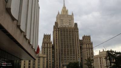 МИД РФ попросил россиян отложить необязательные поездки за границу