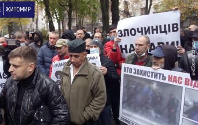 В Житомире пикетируют полицию из-за избиения водителя