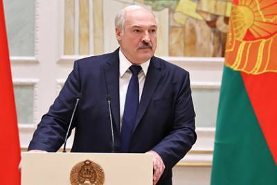 Лукашенко поручил наладить в Белоруссии выпуск российской вакцины от COVID-19