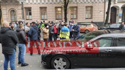 Владельцы «евроблях» перекрыли центр Киева, начались столкновения