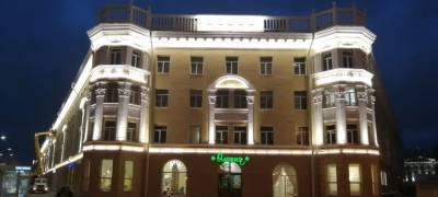 Архитектурную подсветку установили еще на двух домах в центре Петрозаводска