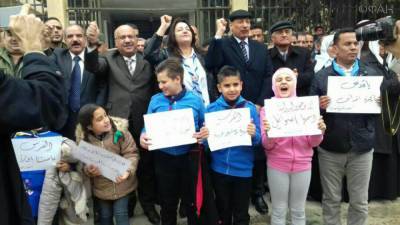Школьники Хасаки вышли на митинг против курдских боевиков