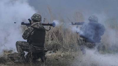 Тяжёлая артиллерия ВСУ ударила по окраинам Донецка, идёт бой