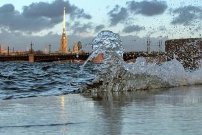 В Петербург пришел шторм из Финляндии, ожидается наводнение