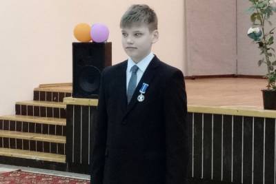 Шестикласснику из Струг Красных вручили медаль за мужество