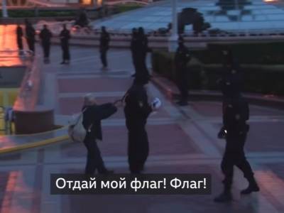 ОМОН ворвался в квартиру минской активистки Нины Багинской