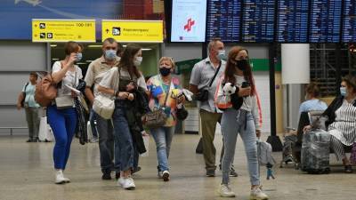 «В связи с неблагоприятным эпидемическим фоном в мире»: МИД попросил россиян отложить необязательные поездки за границу