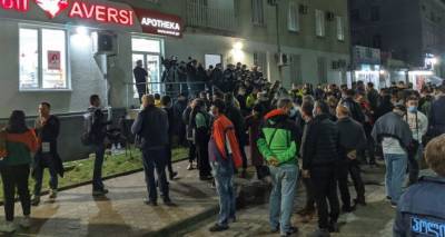 Оппозиция протестует в Кутаиси у здания окружной комиссии - видео