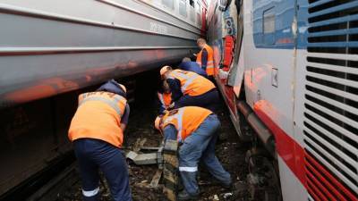 Два вагона электрички сошли с рельсов в Москве